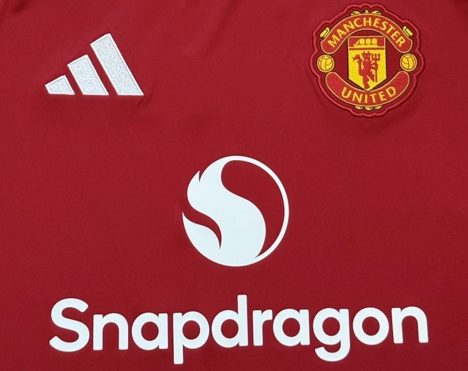 Manchester United Home Jersey #8 Bruno Fernandes Premier League 24/25 - Image 6
